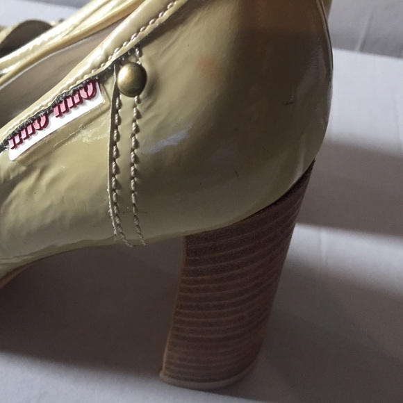 Miu Miu Tan Patent Stacked Heel - Picture 7 of 8